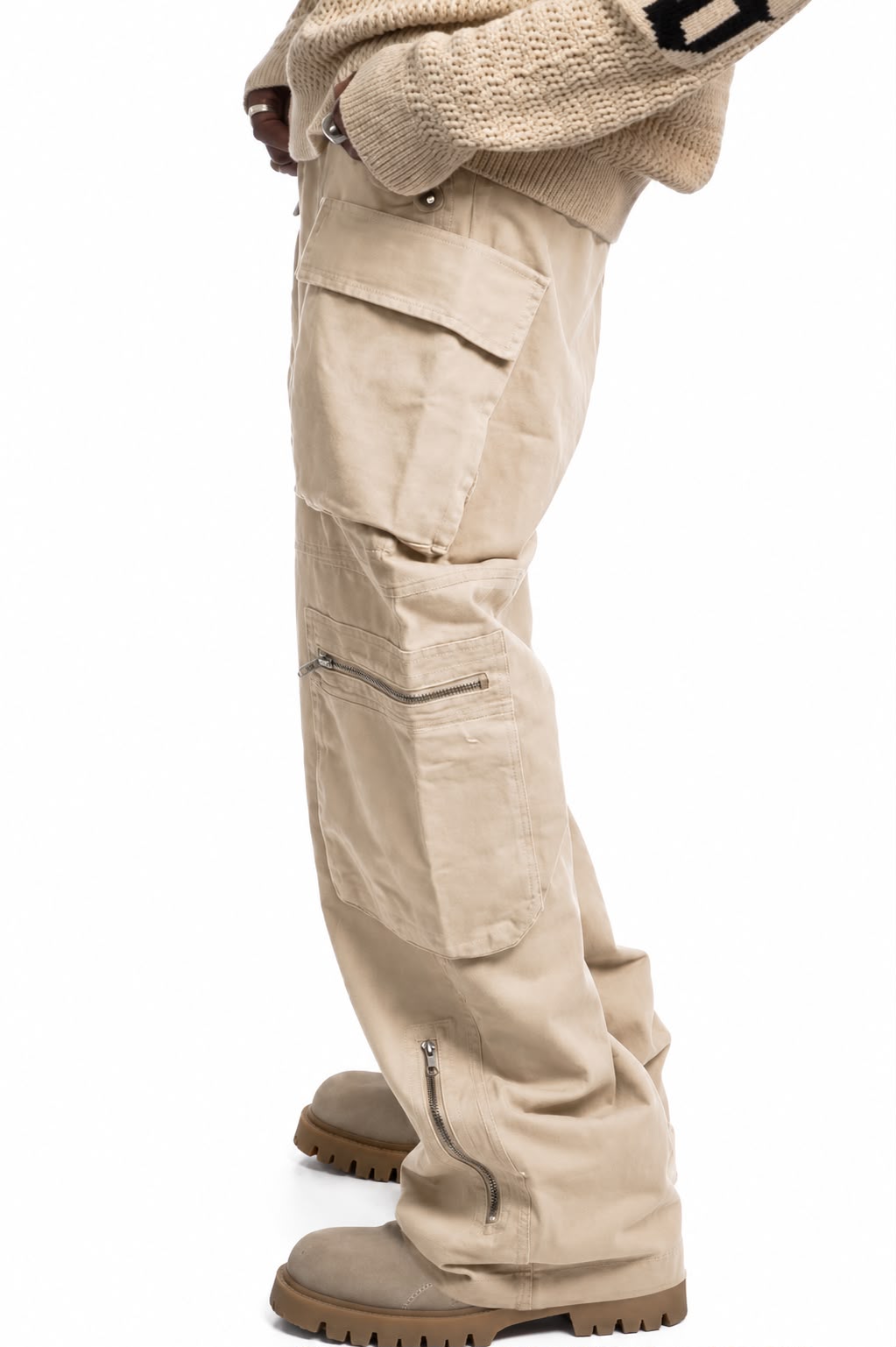 BULKY CARGO PANTS